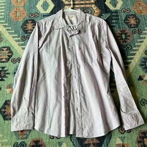 Levi’s standard long sleeve button up. Large. Light purple.